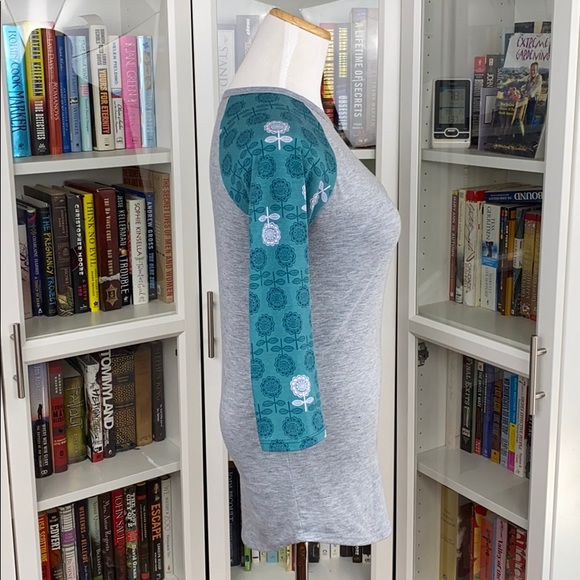 LuLaRoe Randy Gray Floral Print 3/4 Sleeve Tunic - Picture 6 of 15